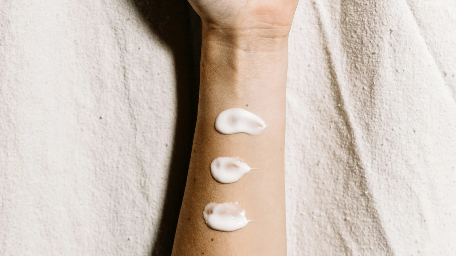 Hidratar x Nutrir: Você realmente sabe o que sua pele precisa?